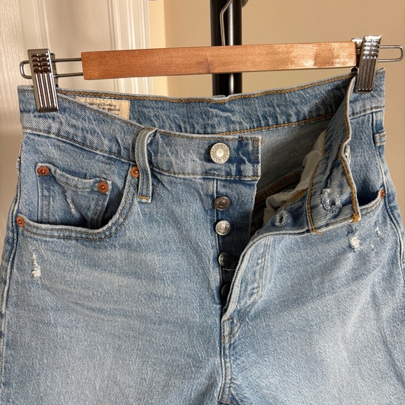 LEVI’S 501® MID THIGH WOMEN'S SHORTS - Picture 2 of 5